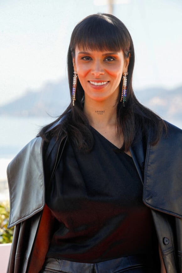 Shy'm (Tamara Marthe) au photocall de la série "Cannes confidential" lors de la 5ème saison du festival International des Séries "Canneseries" à Cannes le 5 avril 2022. © Denis Guignebourg / Bestimage 