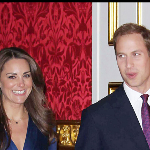 La bague de fiançailles que le Prince William a offert à sa fiancée Kate Middleton (Catherine Middleton) en 2010 est celle de la Princesse Diana - Conférence de presse pour annoncer les fiançailles du prince William et de Kate Middleton.