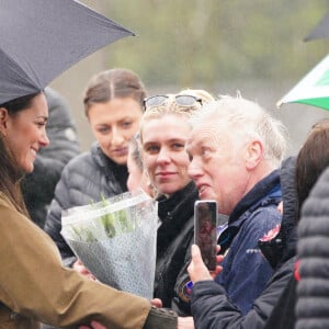 Le prince William, prince de Galles, et Catherine (Kate) Middleton, princesse de Galles, visitent le "Dowlais Rugby Club" près de Merthyr Tydfil à l'occasion de son 60ème anniversaire, le 27 avril 2023. Ils y ont rencontré des bénévoles et des partisans du sauvetage en montagne. L'organisation, gérée par des bénévoles, couvre la zone centrale du parc national de Bannau Brycheiniog. 