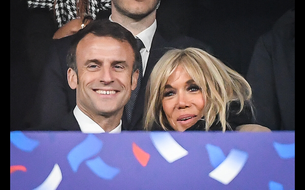 Photo : Emmanuel Macron et sa femme Brigitte lors du match de football ...