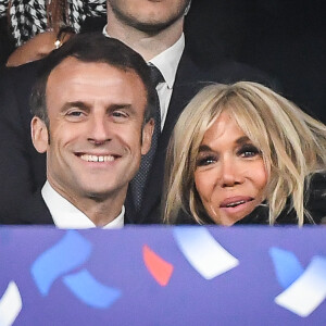 Emmanuel Macron et sa femme Brigitte lors du match de football de la Coupe de France "Nantes vs Toulouse" au Stade de France à Paris. Le 29 avril 2023 © Matthieu Mirville / Zuma Press / Bestimage 