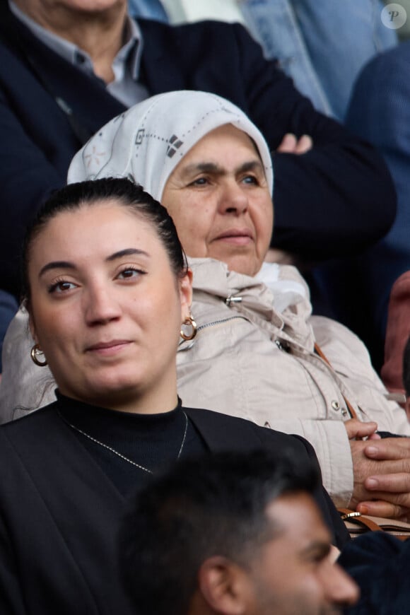 Fatima Debbouze - People au match de football "PSG vs Lorient" au Parc des Princes à Paris. Le 30 avril 2023 © Cyril Moreau / Bestimage  