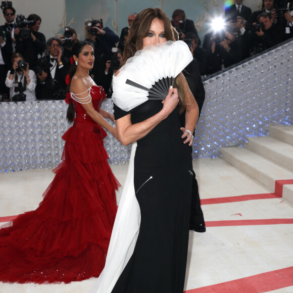 
À cette occasion, Carla Bruni a ainsi fait une apparition très remarquée sur le tapis rouge. Carla Bruni au MET Gala 2023 à New York le 1er mai 2023

