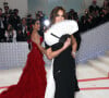 Très proche du célèbre couturier, l'épouse de Nicolas Sarkozy a ainsi tenu à lui rendre un magnifique hommage en optant pour une tenue très élégante.

Carla Bruni au MET Gala 2023 à New York  le 1er mai 2023.

