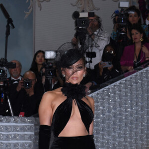 Jennifer Lopez - Les célébrités arrivent à la soirée du "MET Gala 2023" à New York, le 1er mai 2023. © Photo Image Press via Zuma Press/Bestimage 