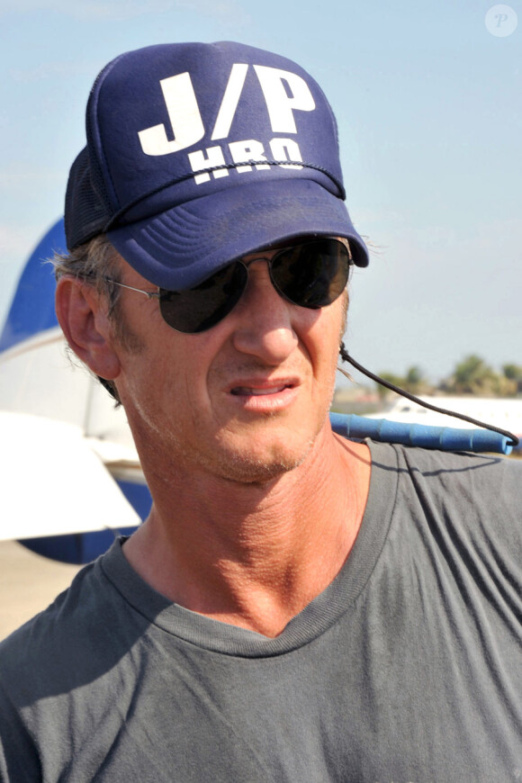 Sean Penn en mission humanitaire à Haïti en février 2010