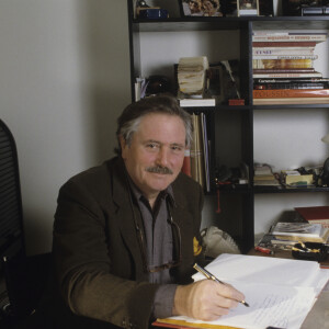 Archives - Rendez-vous avec Victor Lanoux à son domicile, dans son bureau, à Paris. Le 16 décembre 1993