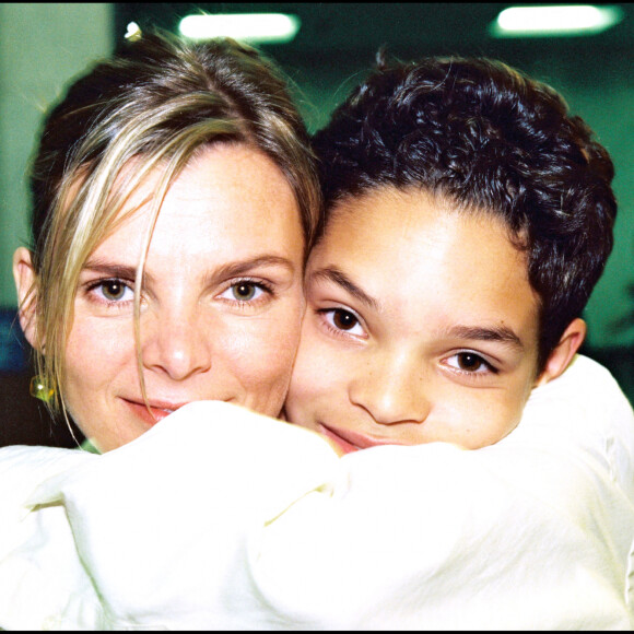 "Merci de nous avoir élevés. Merci pour ton but. Merci de nous avoir rendus forts. Joyeux anniversaire à ma mère. Je t'aime", a-t-il écrit, en partageant une série de photos sur laquelle apparaît celle qui l'a mis au monde. 
Archives - Cécilia Rodhe et son fils Joakim Noah.