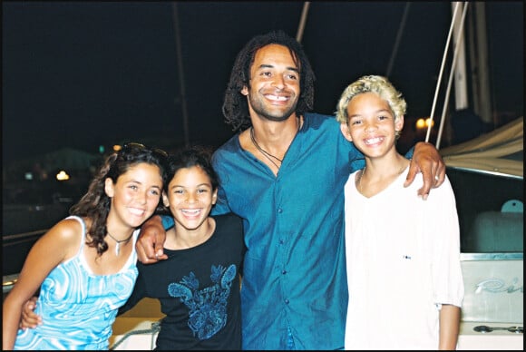 Archives - Yannick Noah avec sa fille Yéléna et son fils Joakim en Corse.
