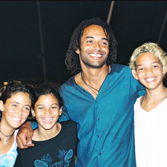 Archives - Yannick Noah avec sa fille Yéléna et son fils Joakim en Corse.