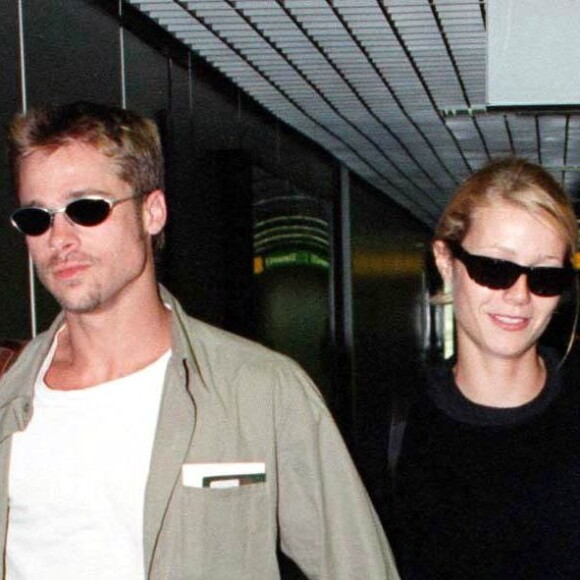 Brad Pitt et Gwyneth Paltrow à l'aéroport de Heathrow. Londres. Le 8 août 1995.