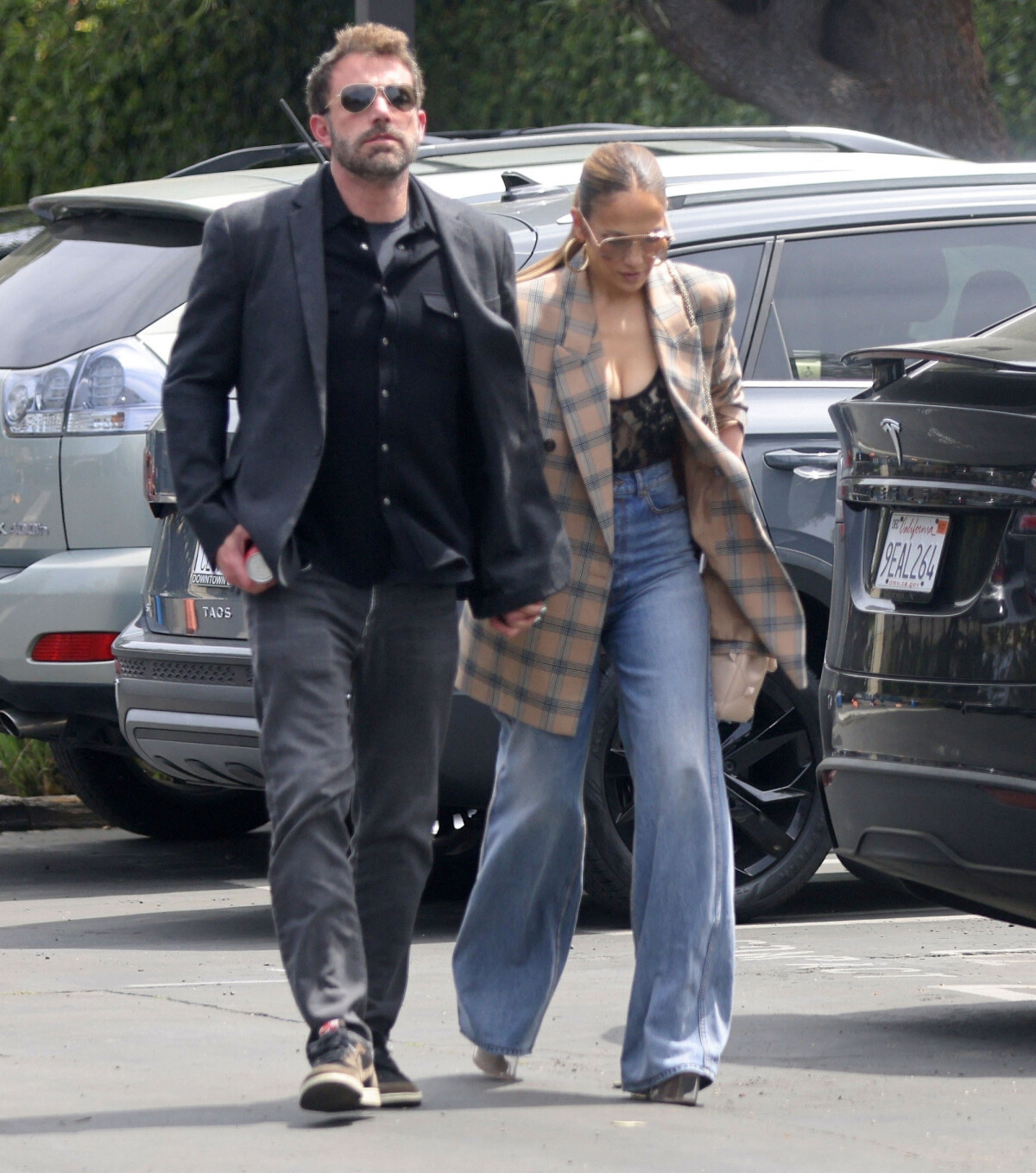 Photo : Exclusif - Ben Affleck et Jennifer Lopez accompagnent main dans ...