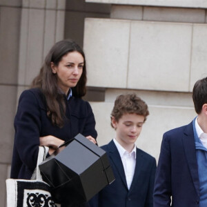 Mais après les répétitions, les choses se sont arrangées.
Derniers préparatifs et briefing des pages d'honneur au palais de Buckingham, quelques jours avant le couronnement du roi Charles III d'Angleterre à Londres, le 2 mai 2023. 