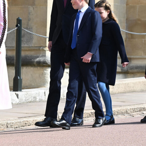 Le prince William, prince de Galles, Le prince George de Galles, La princesse Charlotte de Galles - La famille royale du Royaume Uni arrive à la chapelle Saint George pour la messe de Pâques au château de Windsor le 9 avril 2023. 