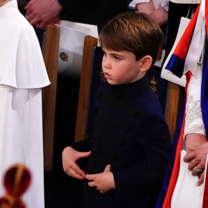 Louis de Cambridge s'est une nouvelle fois fait remarquer au couronnement de son grand-père Charles III. 
La princesse Charlotte de Galles, Le prince Louis de Galles et Catherine (Kate) Middleton, princesse de Galles - Les invités à la cérémonie de couronnement du roi d'Angleterre à l'abbaye de Westminster de Londres, Royaume Uni. 