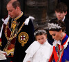 Kate Middleton avait elle aussi choisi des tenues aux couleurs du drapeau. 
Le prince William, prince de Galles, Catherine (Kate) Middleton, princesse de Galles, et La princesse Charlotte de Galles - Les invités à la cérémonie de couronnement du roi d'Angleterre à l'abbaye de Westminster de Londres, Royaume Uni, le 6 mai 2023. 