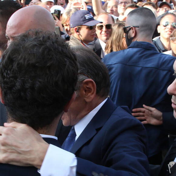 Hugo Zemmour et son Frère Thibault Zemmour (les enfants de Eric Zemmour) - Meeting du Candidat à la Présidentielle 2022 de Eric Zemmour sur la place du Trocadero à Paris le 27 mars 2022. © Denis Guignebourg / Bestimage