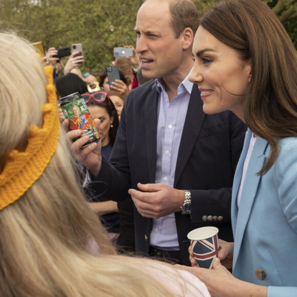 Tim Anderson - Mirrorpix - Le prince et la princesse de Galles, à la rencontre des membres du public participant au pique-nique du couronnement du roi sur la longue marche du parc du château de Windsor Le prince William, prince de Galles, et Catherine (Kate) Middleton, princesse de Galles, à la rencontre des membres du public participant au pique-nique du couronnement du roi sur la longue marche du parc du château de Windsor, Royaume Uni, le 7 mai 2023.