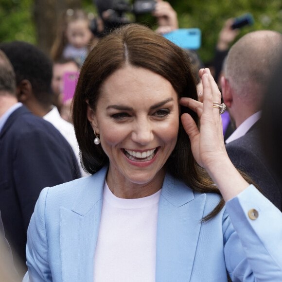 Andrew Matthews_72064498 - Le prince William, prince de Galles, et Catherine (Kate) Middleton, princesse de Galles, à la rencontre du public du concert du couronnement près du château de Windsor Catherine (Kate) Middleton, princesse de Galles - Le prince de Galles, et la princesse de Galles, à la rencontre du public du concert du couronnement près du château de Windsor, le 7 mai 2023. Au lendemain du sacre du roi d'Angleterre et de la reine consort, L.Richie, K.Perry et le groupe Take That, sans R.Williams, Andrea Bocelli seront quelques un des artistes à se produire sur scène pour fêter l'événement.