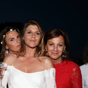 Exclusif -  Aurore Aleman, sa soeur Ingrid (la femme de Bob Sinclar) et leur mère Bonnie - Cérémonie religieuse - Mariage de Benjamin Castaldi et Aurore Aleman au Mas de La Rose à Eygalières, le 27 août 2016. © Jacovides-Moreau/Bestimage