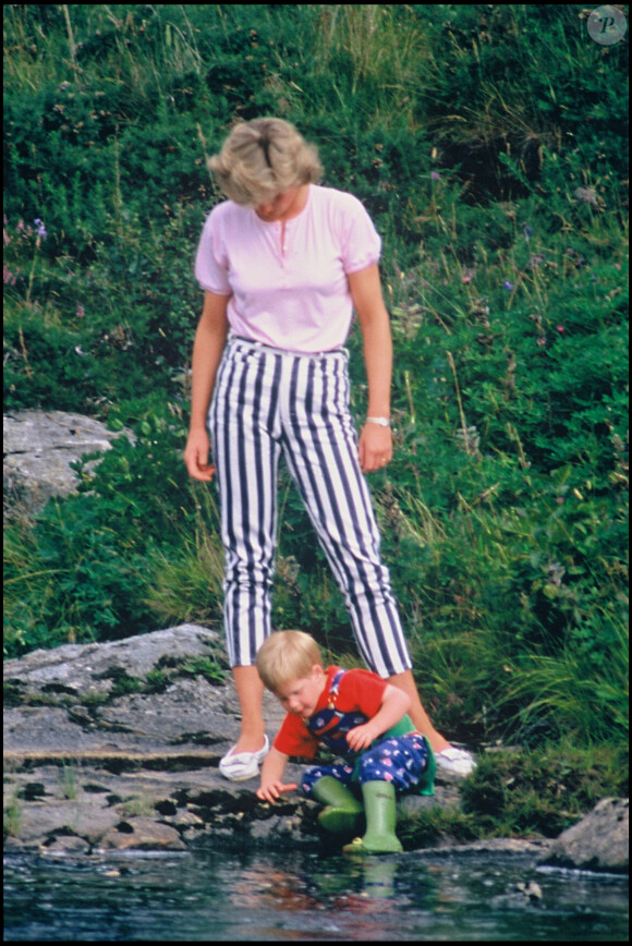 Photo d'archive de Lady Diana avec son fils Harry