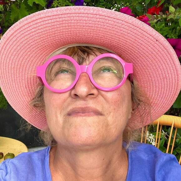 Il faut être gonflée, à mon âge, pour se lancer dans un tel projet", confiait-elle à "Femme Actuelle" en 2020.
Christine Bravo pose sur son compte Instagram.