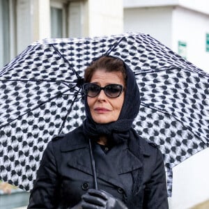 Fanny Ardant - Obsèques de l'avocat pénaliste, ancien ministre, grand officier de la Légion d'honneur, Georges Kiejman au cimetière du Montparnasse dans le 14ème arrondissement de Paris, France, le 12 mai 2023. © Cyril Moreau/Bestimage 