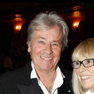 ALAIN DELON, MIREILLE DARC - VIIe GALA DE L'IFRAD AU PROFIT DE LA RECHERCHE DE LA MALADIE D'ALZHEIMER AVEC UN CONCERT "DEUX GENERATIONS CHANTENT POUR LA TROISIEME" A L'OPERA COMIQUE, A PARIS EN FRANCE LE 21 SEPTEMBRE 2011. 