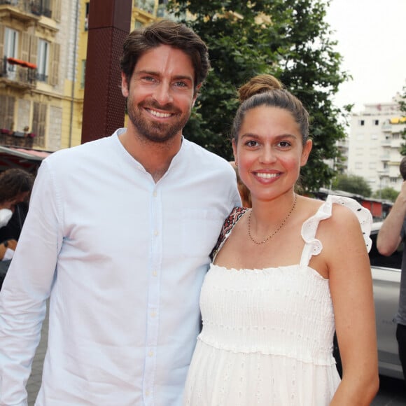 Tom Leeb et sa soeur Elsa Leeb (enceinte) à la première du film "Boite Noire" dans le cadre du Festival CINEROMAN au cinéma Pathé Gare du Sud à Nice, France, le 19 juin 2021. © Denis Guignebourg/Bestimage 