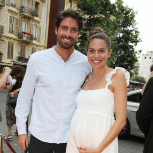 Tom Leeb et sa soeur Elsa Leeb (enceinte) à la première du film "Boite Noire" dans le cadre du Festival CINEROMAN au cinéma Pathé Gare du Sud à Nice, France, le 19 juin 2021. © Denis Guignebourg/Bestimage 