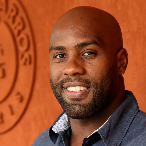 Un moment qui a beaucoup plu à ses fans. "C'est la plus belle image de la journée", a écrit l'un d'entre eux
 
Teddy Riner au village lors des Internationaux de France de Tennis de Roland Garros 2022 à Paris, France, le 5 juin 2022. © Dominique Jacovides/Bestimage