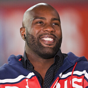 Teddy Riner partage un adorable moment avec sa fille
 
Teddy Riner - T.Riner donne le coup d'envoi du match et le PSG célèbre les médailles olympiques et paralympiques françaises remportées aux derniers Jeux Olympiques de Tokyo. Paris. © JB Autissier / Panoramic / Bestimage