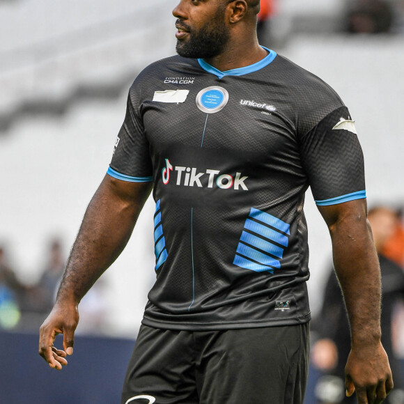 Teddy Riner - Match des héros entre l'équipe OM Legends et l'équipe UNICEF au stade Orange Velodrome à Marseille le 13 octobre 2021. Soutenu par la Fondation D. Drogba, Orange et l'Olympique de Marseille, l'Unicef a organisé cette rencontre afin de financer un projet d'accès à l'éducation en Côte d'Ivoire. La Team OM de légende s'impose 7-4 au stade Vélodrome face à la Team Unicef. © Jean-René Santini/Bestimage