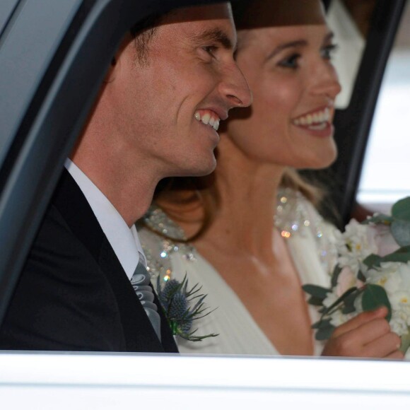 Une belle cérémonie et un mariage qui dure, puisqu'Andy Murray et Kim Sears sont toujours ensemble aujourd'hui
Andy Murray et Kim Sears se marient à la cathédrale de Dunblane en Ecosse, le 11 avril 2015.