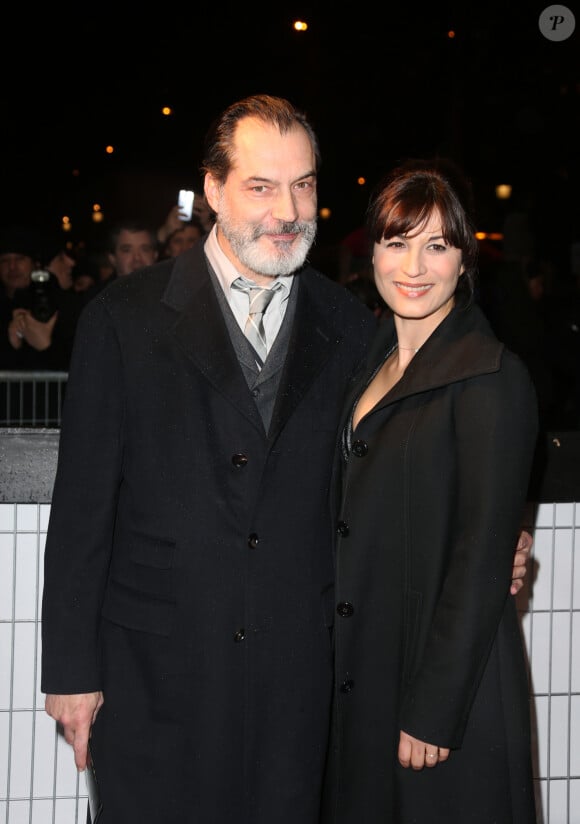 <p>Depuis 2016, le couple est désormais séparé</p>
<p>Samuel Labarthe et sa femme Hélène Médigue arrivent à l'avant-première du film 'The Monuments men' à l'UGC Normandie sur les Champs-Elysées à Paris le 12 Février 2014.</p>