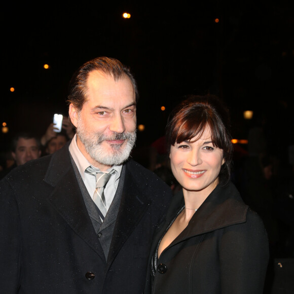 Depuis 2016, le couple est désormais séparé
Samuel Labarthe et sa femme Hélène Médigue arrivent à l'avant-première du film 'The Monuments men' à l'UGC Normandie sur les Champs-Elysées à Paris le 12 Février 2014.