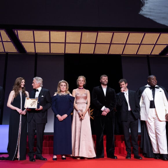 Chiara Mastroianni, Michael Douglas (palme d'honneur), Catherine Deneuve, Uma Thurman, guest, Jacob Lusk - Cérémonie d'ouverture du 76ème Festival International du Film de Cannes, au Palais des Festivals à Cannes. Le 16 mai 2023. © Borde-Jacovides-Moreau / Bestimage  Opening ceremony of the 76th Cannes International Film Festival at the Palais des Festivals in Cannes, France. On may 16th 2023 