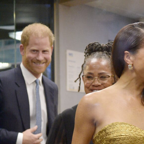 Le prince Harry, duc de Sussex et Meghan Markle, duchesse de Sussex, et sa mère Doria Ragland, arrivent à la cérémonie des "Women of Vision Awards" au Ziegfeld Theatre à New York, le 16 mai 2023.