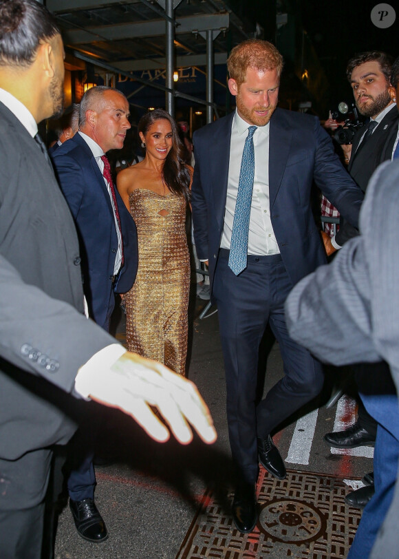 Meghan Markle a subjugué tout le monde à New York.
Le prince Harry, duc de Sussex et Meghan Markle, duchesse de Sussex, et sa mère Doria Ragland, à la sortie de la cérémonie des "Women of Vision Awards" au Ziegfeld Theatre à New York