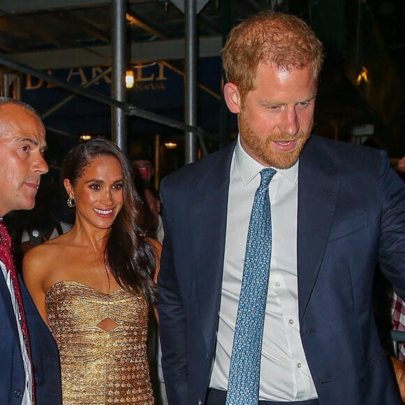 Meghan Markle a subjugué tout le monde à New York.
Le prince Harry, duc de Sussex et Meghan Markle, duchesse de Sussex, et sa mère Doria Ragland, à la sortie de la cérémonie des "Women of Vision Awards" au Ziegfeld Theatre à New York