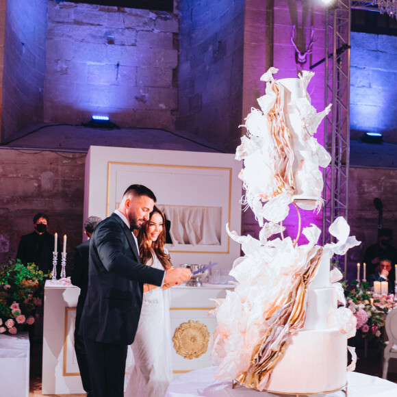 Aujourd'hui, le voleur est en prison comme l'a précisé la jeune femme
Exclusif - Mariage de Nabilla Benattia (robe de mariée créée par Jean-Paul Gaultier) et Thomas Vergara au château de Chantilly, France, le 5 juillet 2021.  © Benjamin Decoin/Bestimage 