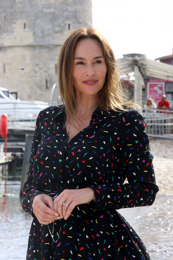 À 50 ans, Vanessa Demouy est l'heureuse maman de deux enfants, Solal et Sharlie, fruits de ses amours avec Philippe Lellouche.
"Ici tout commence" - Vanessa Demouy de "Ici tout commence" - Festival de la Fiction de La Rochelle. © Jean-Marc Lhomer / Bestimage