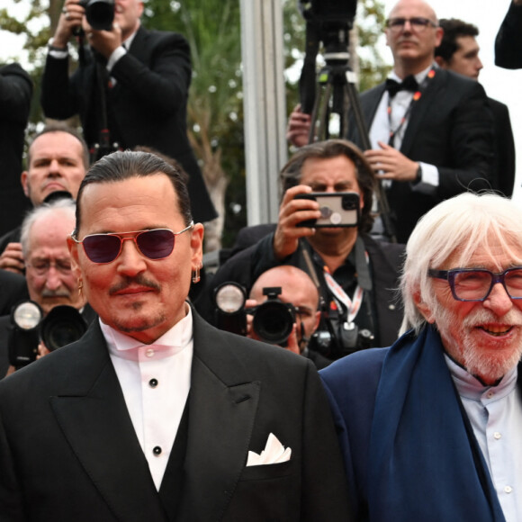 Maïwenn Le Besco, Johnny Depp, Pierre Richard et Benjamin Lavernhe - Montée des marches du film « Jeanne du Barry » pour la cérémonie d’ouverture du 76ème Festival International du Film de Cannes, au Palais des Festivals à Cannes. Le 16 mai 2023 © Rachid Bellak / Bestimage  Red carpet of the movie « Jeanne du Barry » for the opening ceremony of the 76th Cannes International Film Festival at the Palais des Festivals in Cannes, France. On may 16th 2023