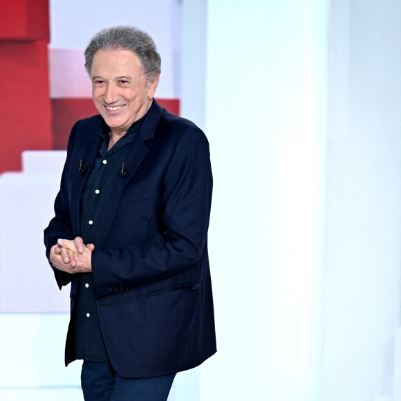 Exclusif - Michel Drucker - Enregistrement de l'émission "Vivement Dimanche" au Studio Gabriel, présentée par M.Drucker, et diffusée sur France 3, de 13h30 à 15h, le 28 août © Guillaume Gaffiot / Bestimage