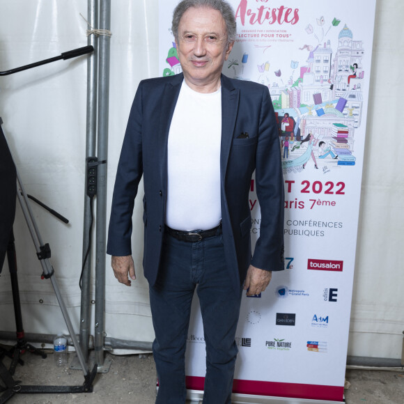 Exclusif - Michel Drucker - Festival des Livres et des Artistes organisé par l'association "Lecture pour Tous" engagée dans la lutte contre l'illettrisme au Mail Branly à Paris le 3 juillet 2022. © Pierre Perusseau / Jack Tribeca / Bestimage