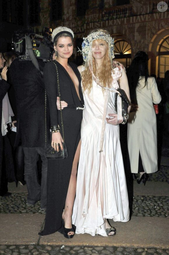 Pixie Geldof et Courtney Love lors de la Vogue Party à Milan le 26 février 2010