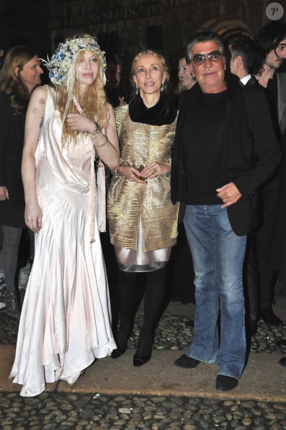 Courtney Love, Roberto Cavalli et Franca Sozzani  lors de la Vogue Party à Milan le 26 février 2010