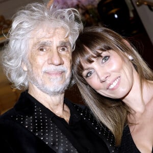 Il va quitter, un temps, son épouse et son enfant.
Louis Bertignac et sa femme Laetitia Brichet lors de la soirée des "Stéthos d'or" à l'hôtel Four Seasons George V à Paris. © Cédric Perrin / Bestimage