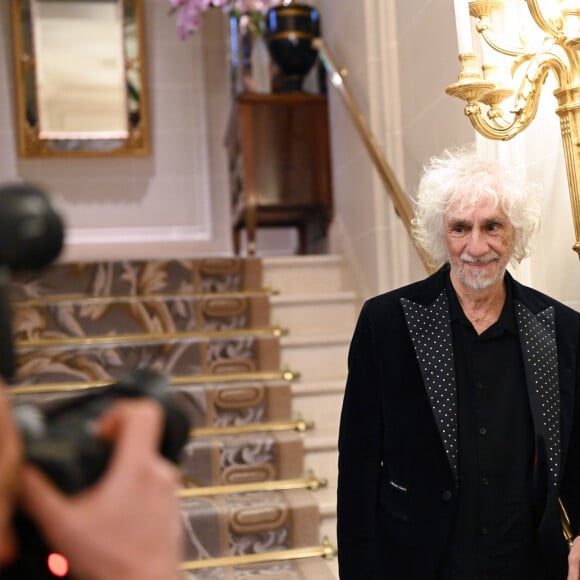 Mais le couple a fait maison à part pendant plusieurs mois, à la suite d'une dispute, au moment du confinement.
Louis Bertignac lors du photocall et du cocktail de la soirée des "Stéthos d'or 2023" à l'hôtel Four Seasons George V à Paris, France, le 27 mars 2023. © Bellak-Guirec/Bestimage