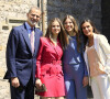 Les trois jeunes femmes avaient mis le paquet niveau look.
Le roi Felipe VI et la reine Letizia d'Espagne assistent à la remise de diplômes de la princesse Leonor à l'UWC Atlantic College à Llantwit Major (Pays de Galles), en présence de l'Infante Sofia d'Espagne, le 20 mai 2023.